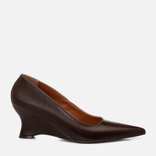 Scarpin Anabela Fechado Salto Escultural Geométrico Wedge Bico Fino Feminino Milano Café 14678