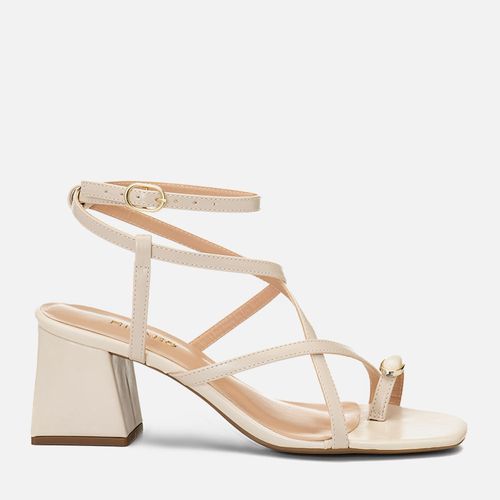 Sandália Salto Médio Bloco Trapézio Ring Toe Peça Metalizada Pedraria Resina Feminino Milano Off White 14781