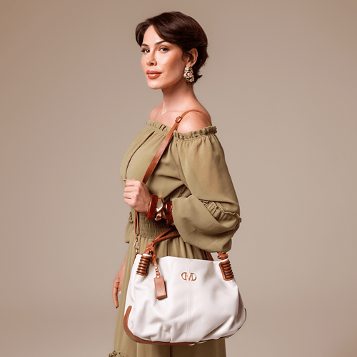 Bolsa Hobo Feita em Couro de Ombro com Alça Tiracolo e Transversal Opcional Tamanho Grande Formato Saco Milano Off White/Caramelo 14211