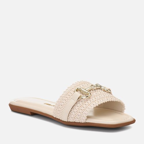 Sandália Rasteira Slide Tira Larga Tramada com Aplique em Metal Dourado Bico Quadrado Feminino Milano Off White 15039